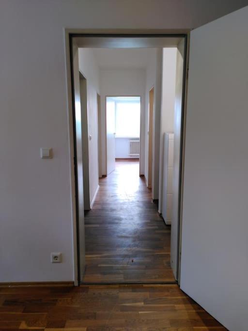 3 Zimmer-wohnung - Fuer Arbeitsaufenthalte - Gemuetlich, Gut Gelegen Und Guenstige Wochenraten *